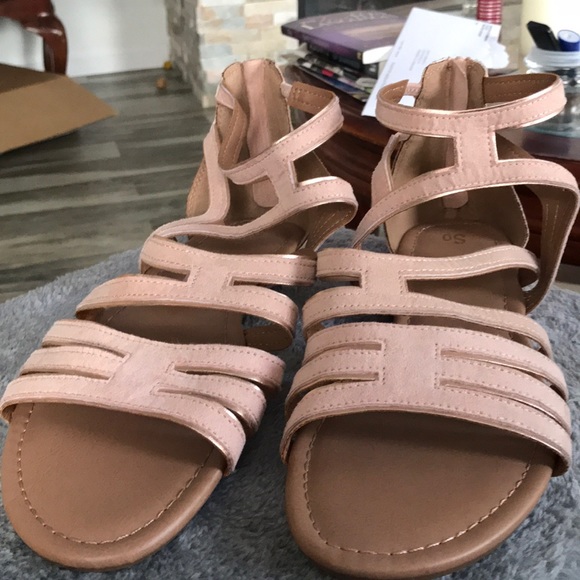 🍑CUTE PEACH SANDALS BY SO 🍑SIZE 8 GREAT CONDITION! WORN ONCE! - Picture 2 of 4